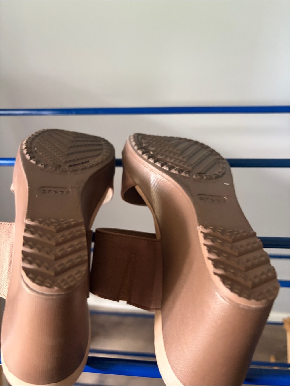 CROCS Brooklyn low wedge Heels